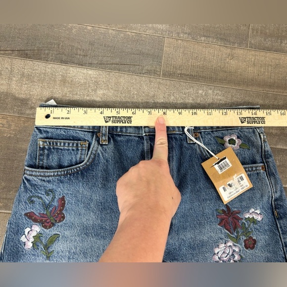 NEW Reformation High Rise Jean Shorts Floral Fauna Embroidery - Picture 8 of 11